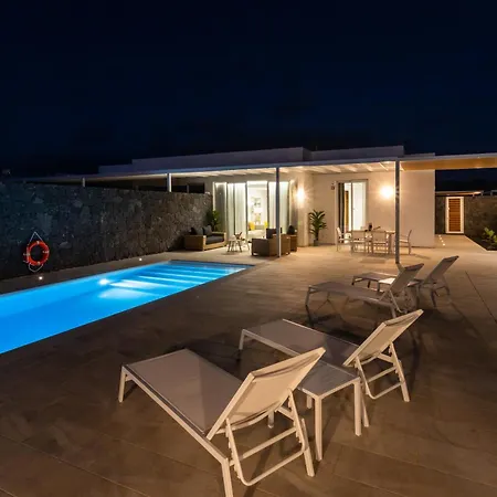 Villa Paraiso De Jil - Stunning Brand New 3 Bed ! *